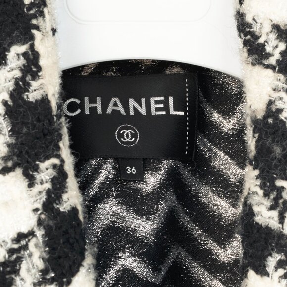 Chanel AW/19 Runway White & Black Houndstooth Wool-Tweed Coat - Picture 13 of 16